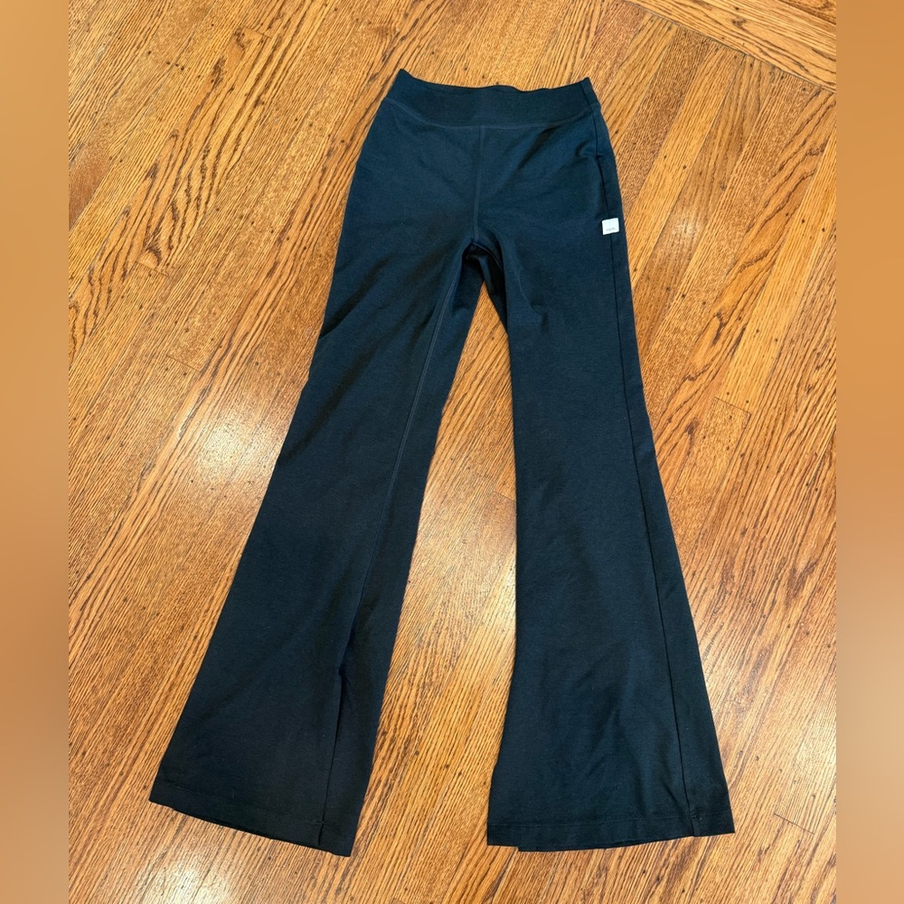 Vuori High Waist DreamKnit Flare Legging - womens size XS